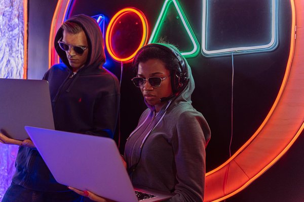 Comment optimiser l'utilisation des drones pour la surveillance des sites industriels?